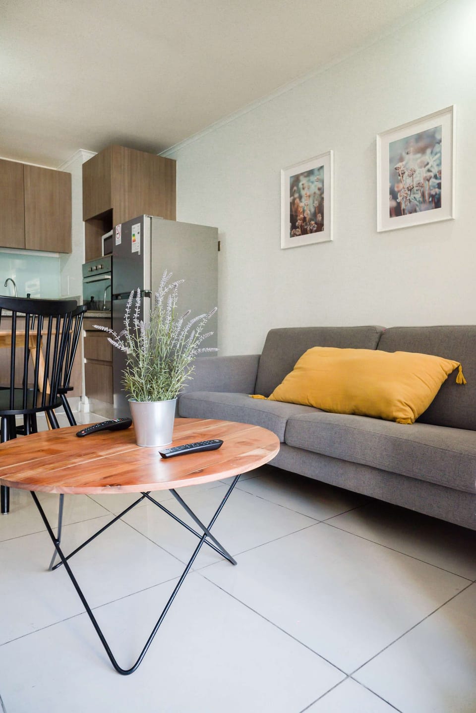 Relax in this stylish living space with a cozy sofa, vibrant decor, and a modern kitchen. Perfect for a comfortable stay in the heart of the city.