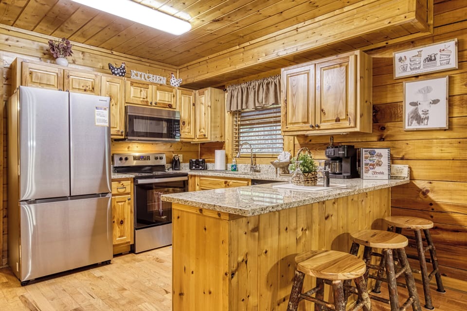 Cabin in the Smoky Mountains "Creekview" - Fully furnished kitchen