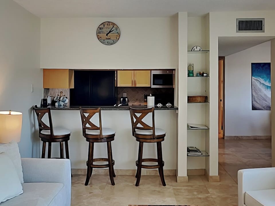 Breakfast Bar - Seating for Three