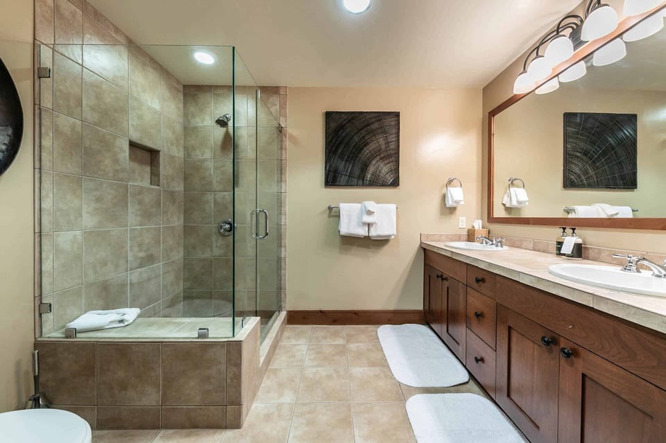 4001 Northstar Dr Unit 305-print-027-020-Interior-3172x2114-300dpi