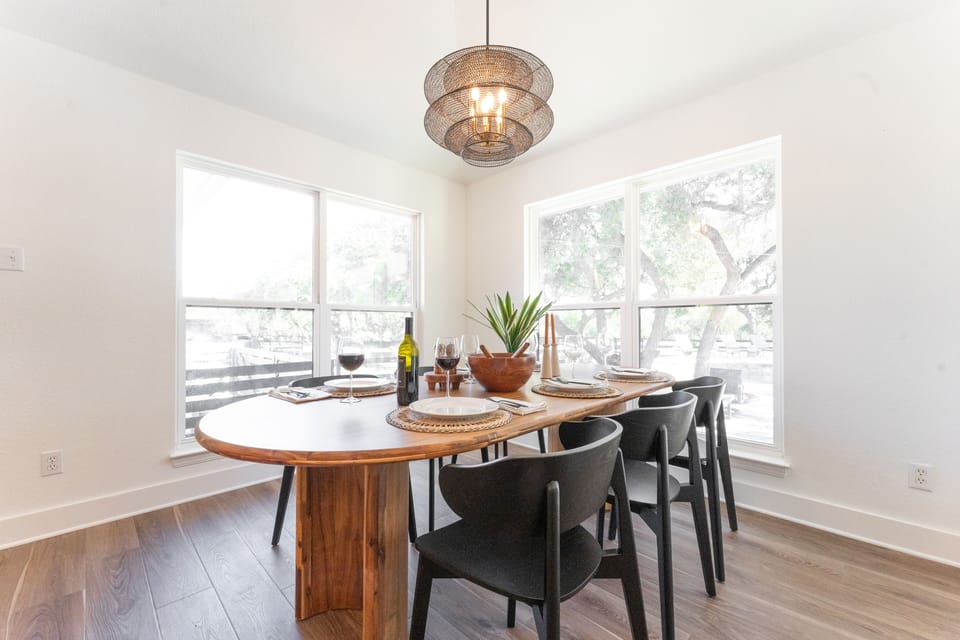 Scenic Dining Table - Walker Luxury Vacation Rentals