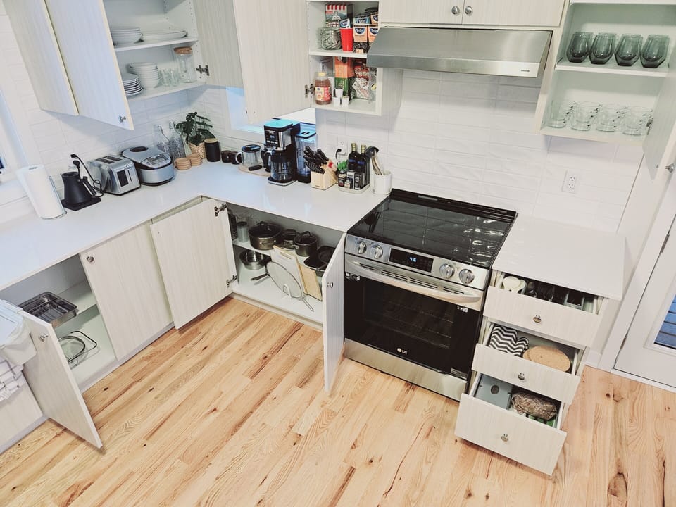 Utensils, pot, pans, coffee machine, water boiler, toaster, rice cooker, Knives
