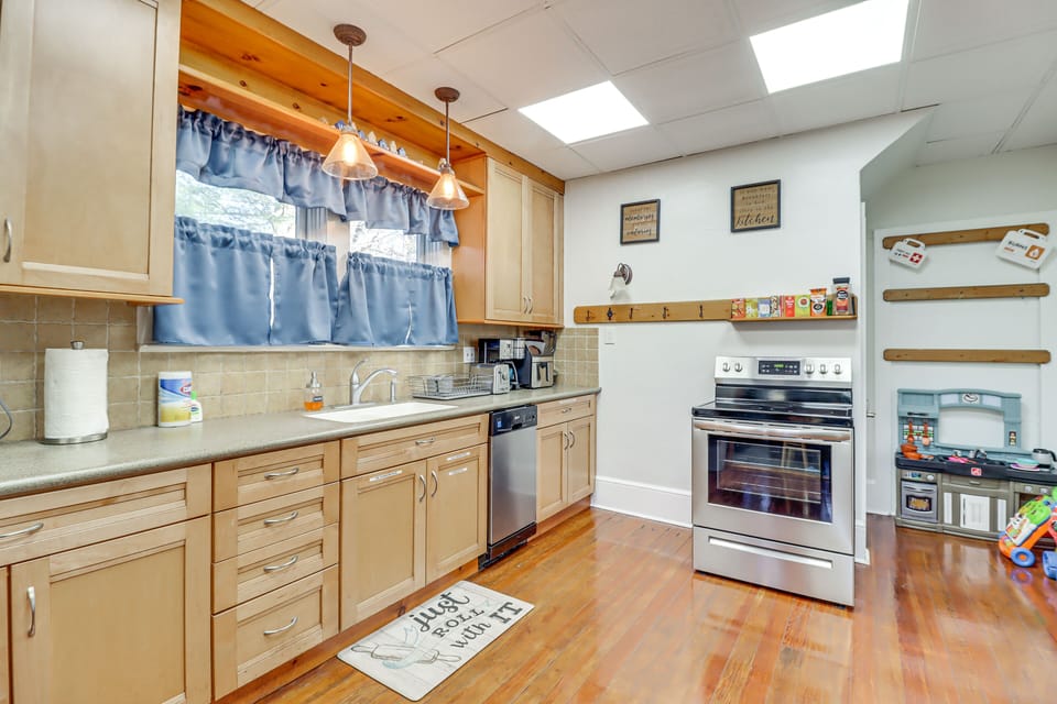 Kitchen | Keurig/Drip Coffee Maker | Toaster | Air Fryer | Cooking Basics