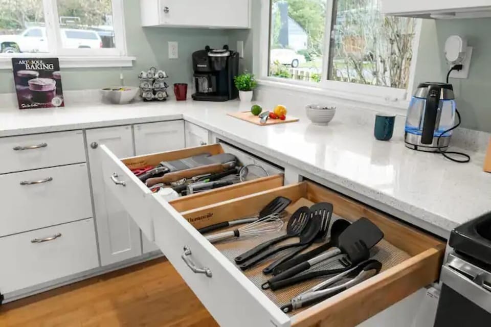 The kitchen has many cooking utensils that are guaranteed to make cooking easy.