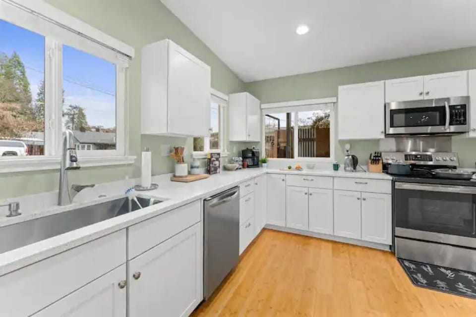 This kitchen is very spacious and open which will be very easy to cook meals.