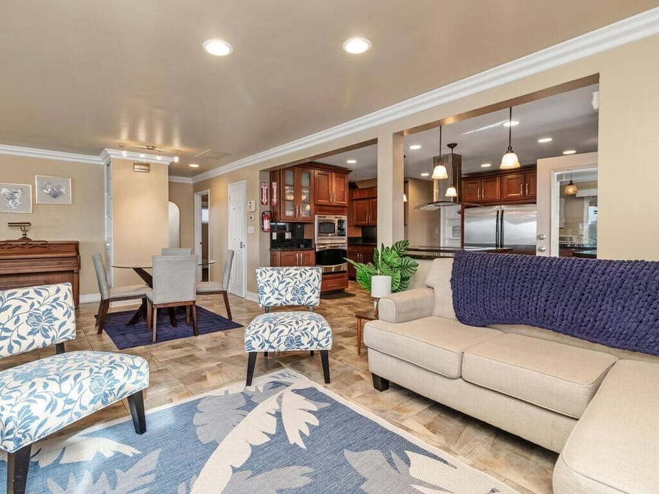 Cozy living room with sectional for 4