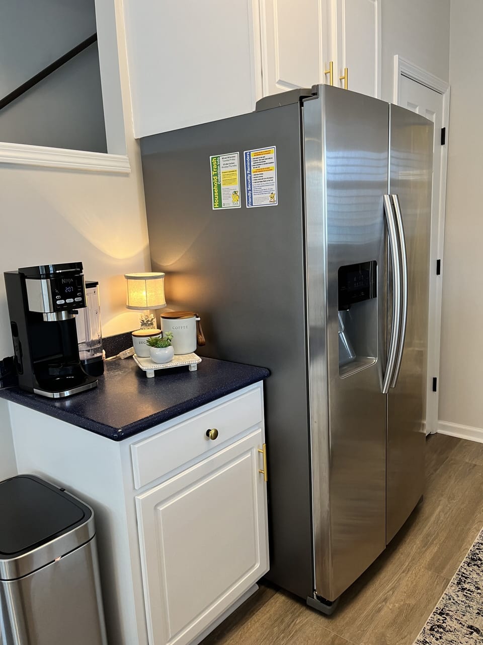 Coffee bar Ninja coffee maker which uses k cups and also brews w/14 cup carafe