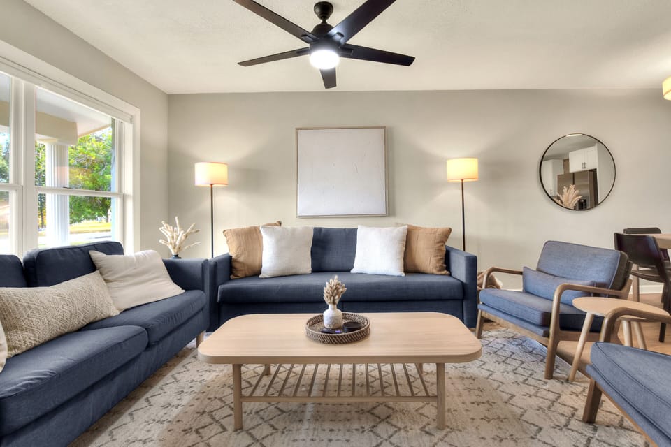 Living room (pull out bed in couch)