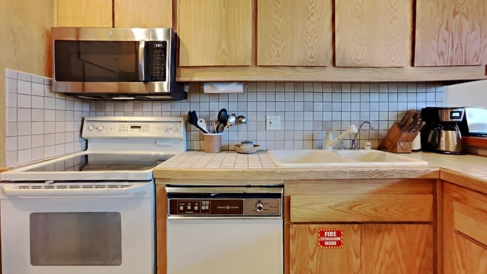 Indoors, Microwave, Oven, Kitchen, Sink