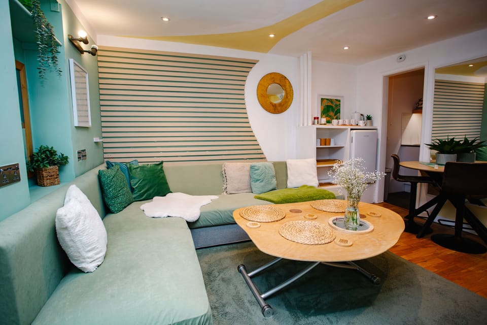 Living Room / Lounge