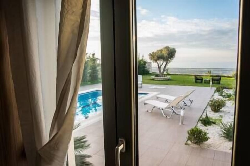 First Bedroom near the pool (1)
