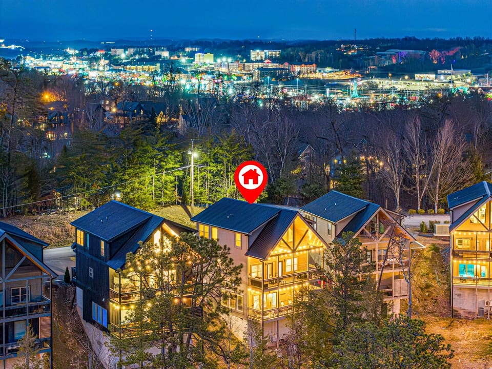 Secluded in a quaint neighborhood with mountain views, yet so close to the action (that is the Parkway with the Island, MagiQuest, Le Conte Center, restaurants, and more minutes away!)