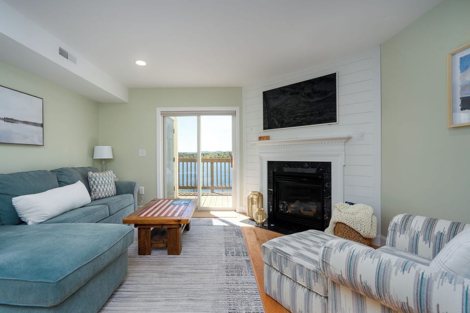 Completely remodeled living room with sleep sofa, gas fireplace and Frame TV