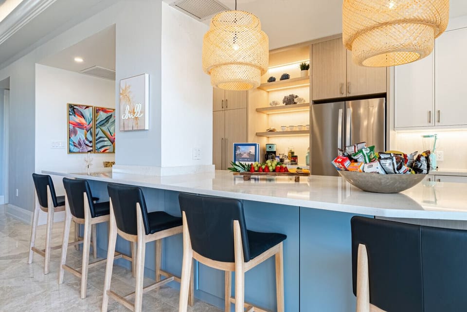 Beautiful open concept kitchen, perfect for entertaining!