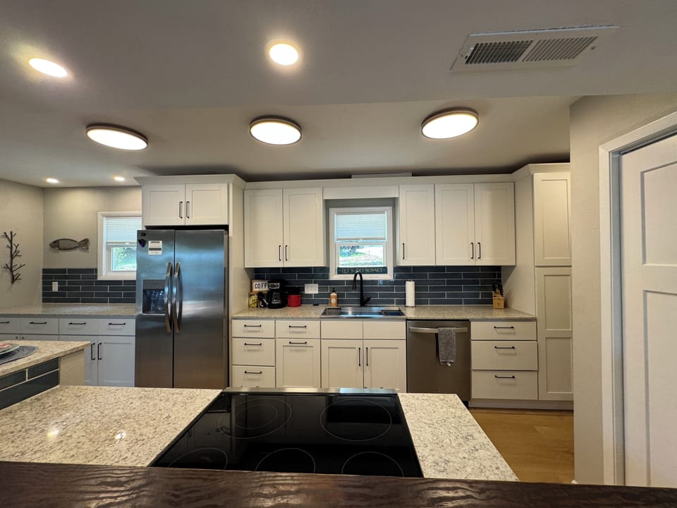 Remodeled Kitchen - Brand New Cabinets, Appliances & Quartz Counters 