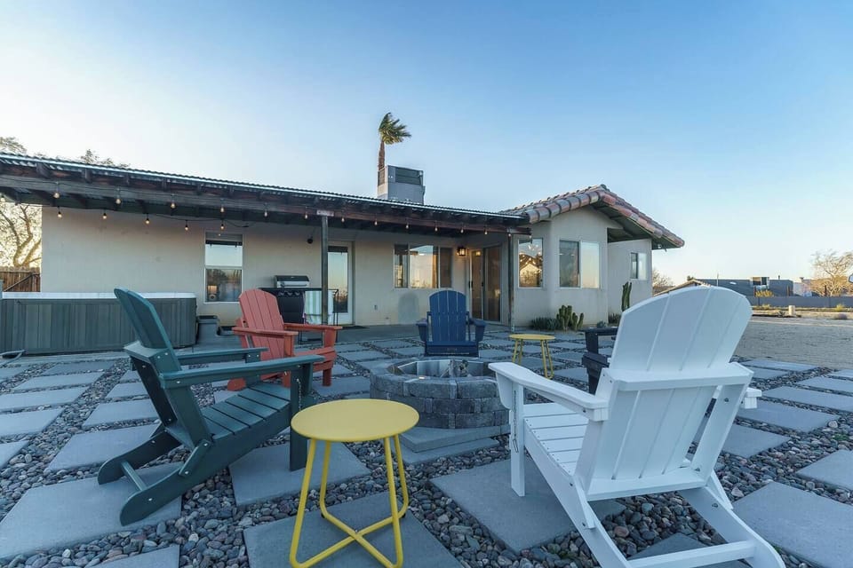 Rest and relax in comfort, close to Joshua Tree National Park and downtown Joshua Tree.