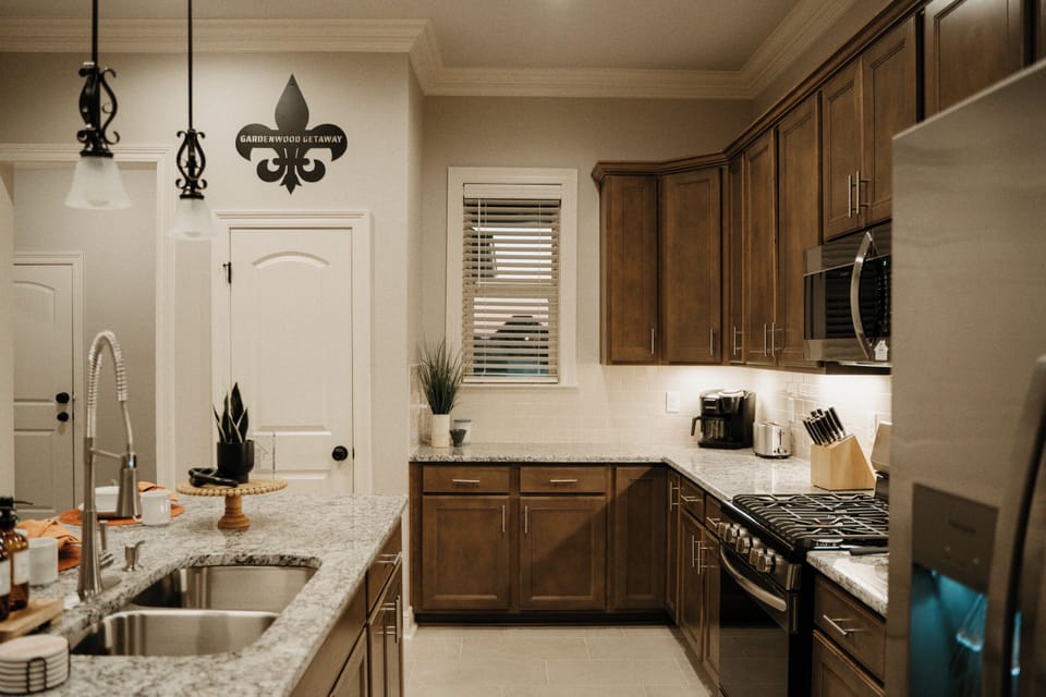 At the Best Airbnb in Lake Charles, enjoy a spacious full kitchen perfect for cooking for your group. For coffee enthusiasts, we offer both a drip pot and a Keurig for your convenience.