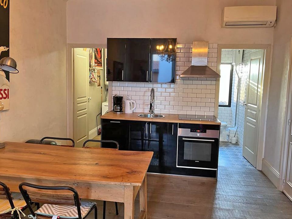 The open-planned kitchen.