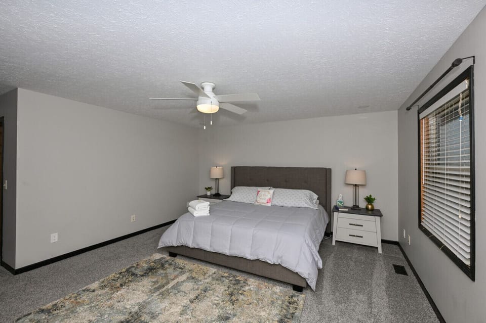 King Bedroom w/attached bathroom