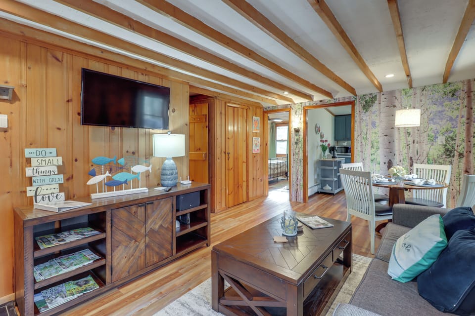 Living Room | Queen Sleeper Sofa | Gas Fireplace | Smart TV