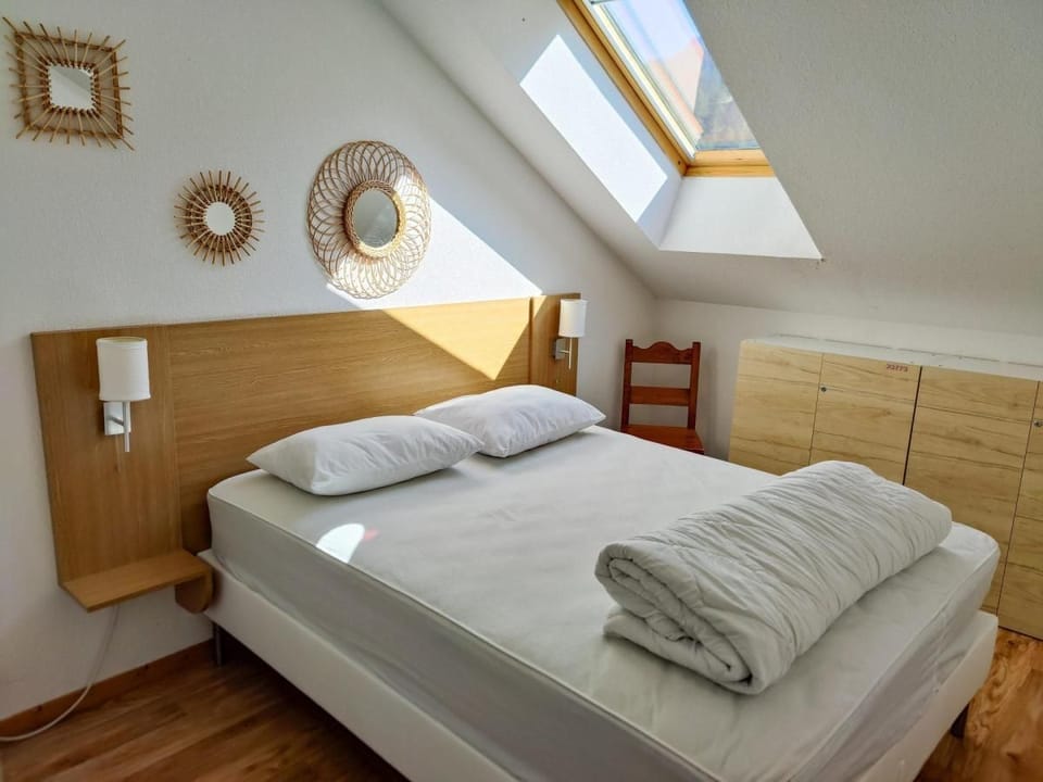 200m from ski slopes, 2nd floor, view resort, swimming pool, balcony, fireplace or stove, tv Apartment in Provence-Alpes-Côte d'Azur