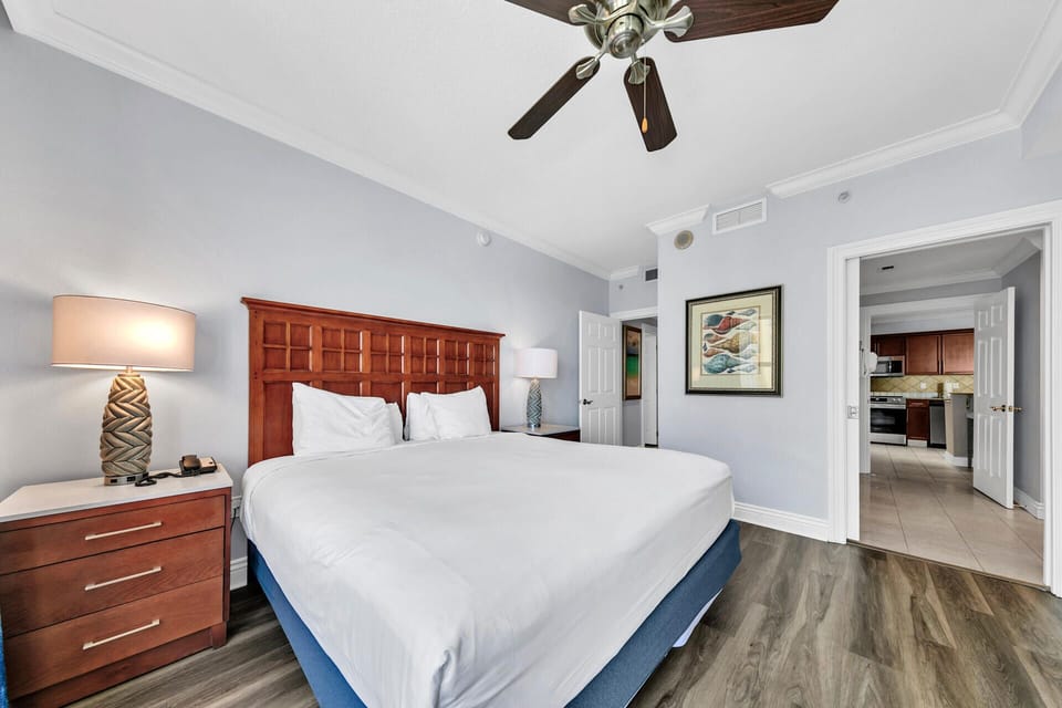 Second Bedroom - King Bed, Shared Bathroom Access, Shared Balcony Access