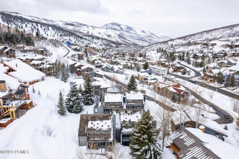 Aerial of Quicksilver Townhouse location
