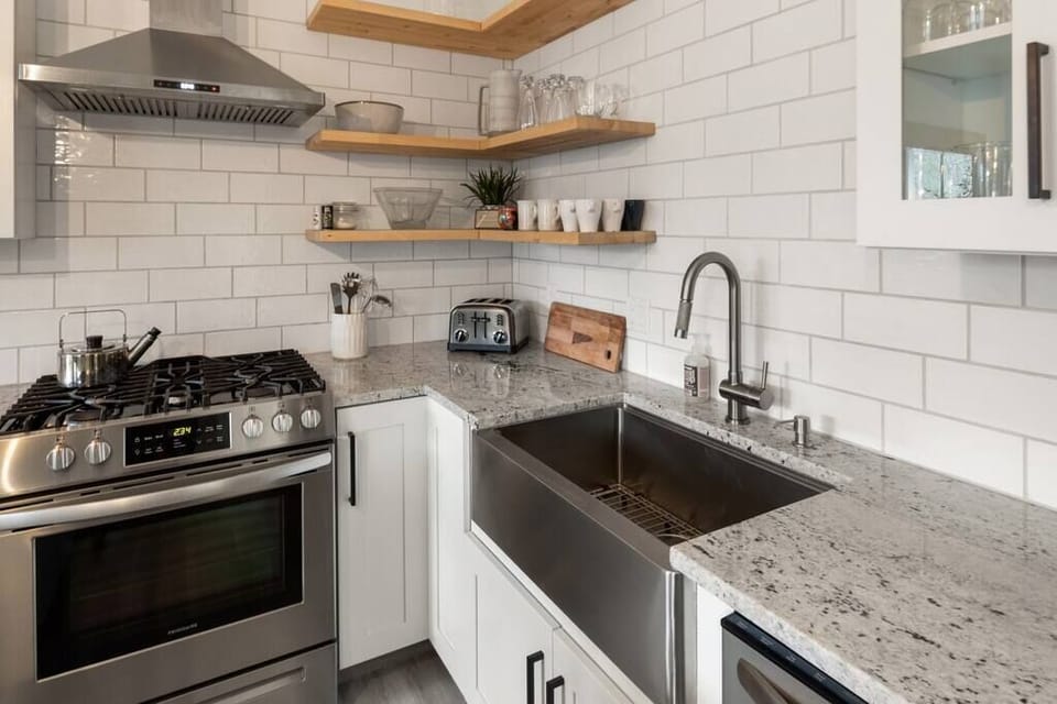 Pristine Brand New townhome Amazing Stowe Location (806)