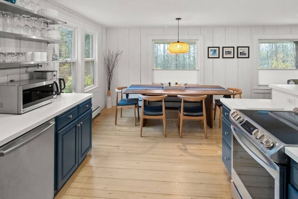 Stylish four bedroom close to Main street Stowe (102)