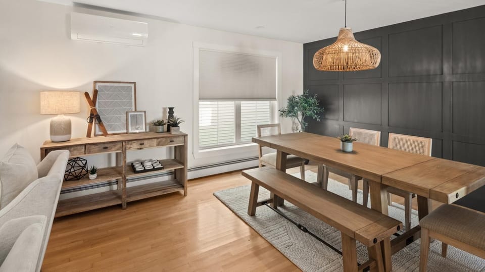 New! Chic 3-Bedroom Retreat in the Heart of Stowe (2528)