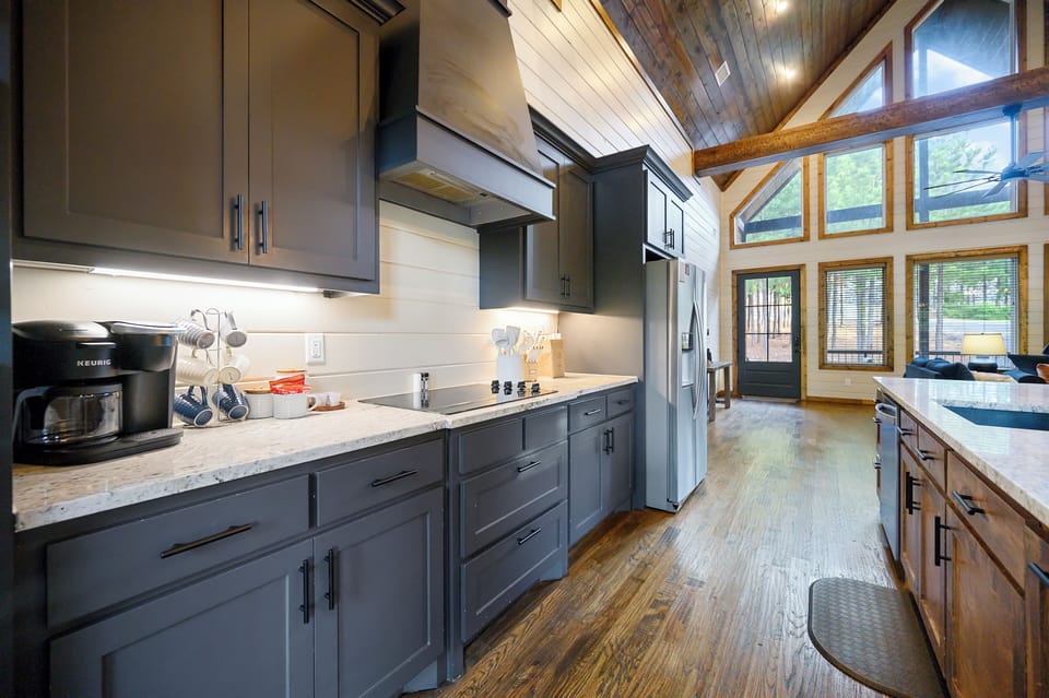A fully equipped kitchen. Coffee maker is a combo drip/k-cup!