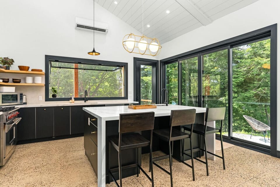 KItchen Breakfast Bar
