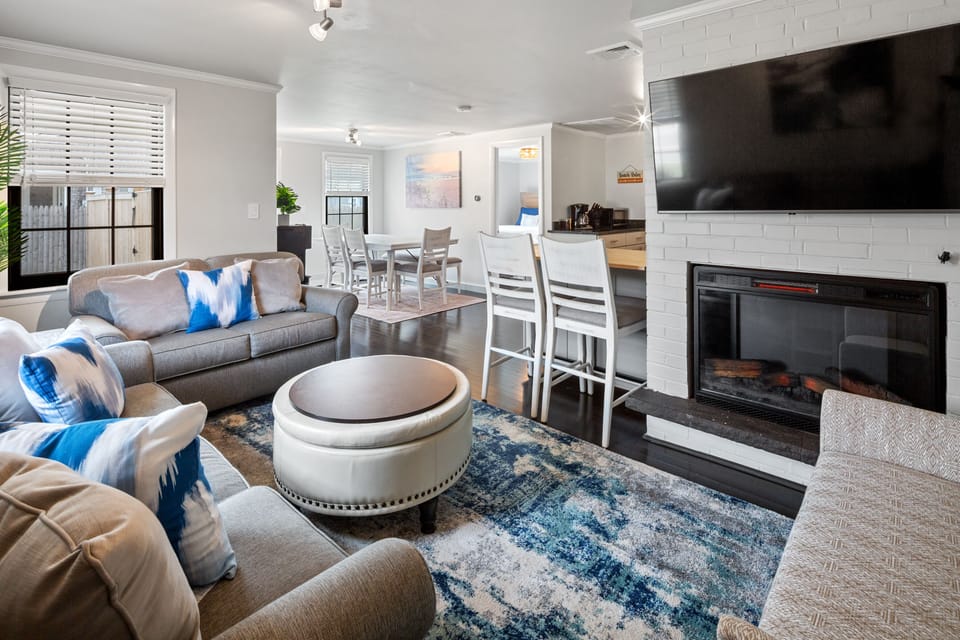Cozy living room with a large tempur-pedic  pullout sofa, a love seat, cushioned bench, large HD flat screen smart tv with 180 degree mount and netflix included, also a large electric fireplace with great heating or the option to just have the visual, 