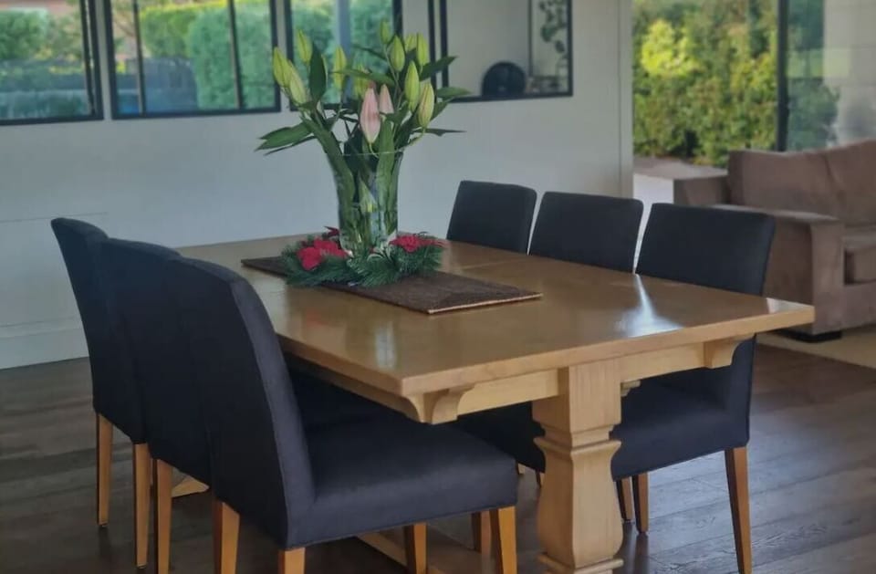 large expendable dinning table