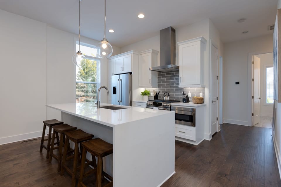 Bright fully stocked kitchen