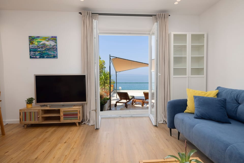 Living room 1