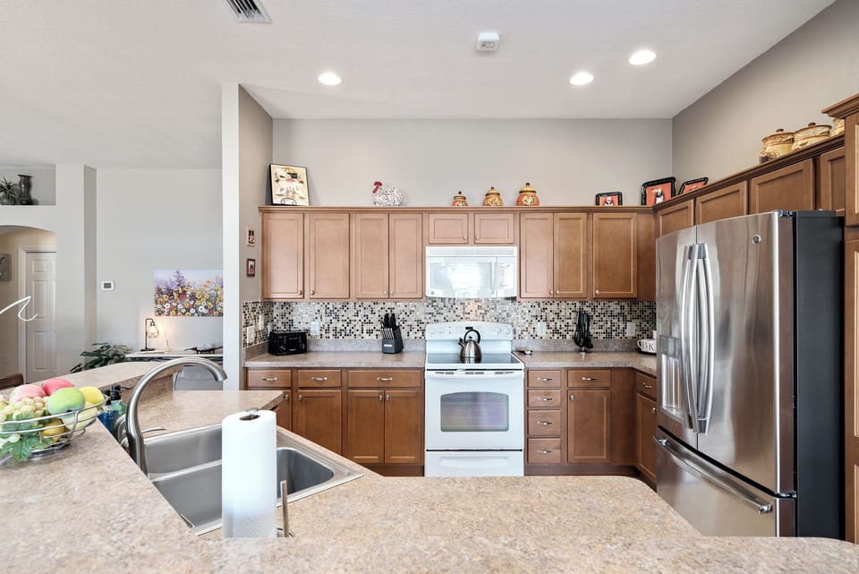 Refrigerator with Ice/Water Dispenser
