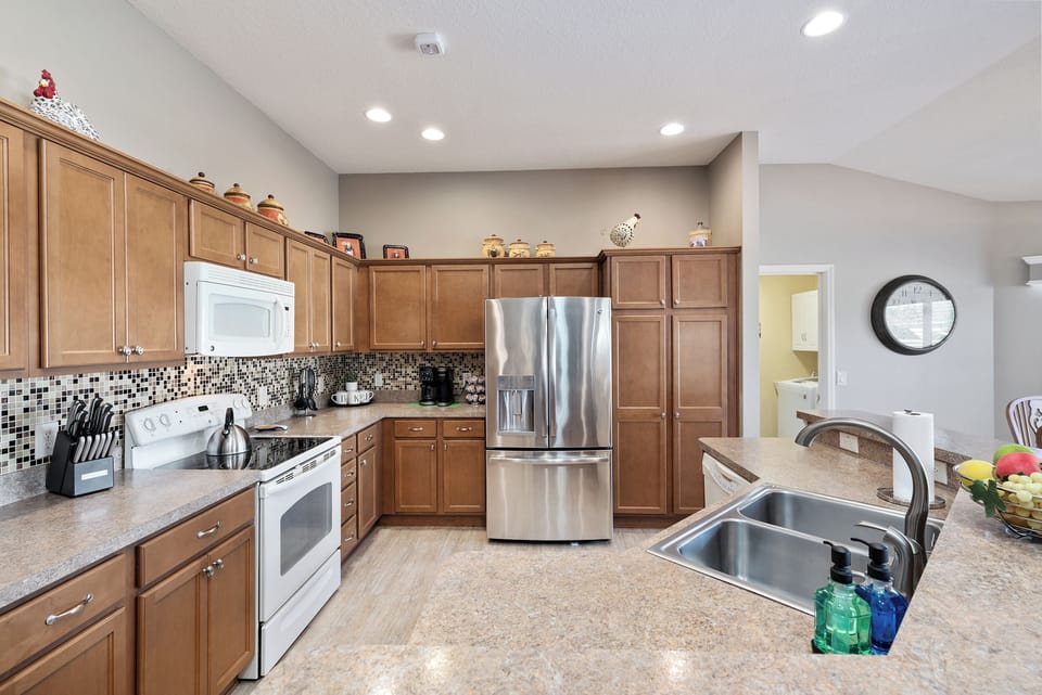 Fully Equipped Kitchen w/ all Cooking Essentials. 