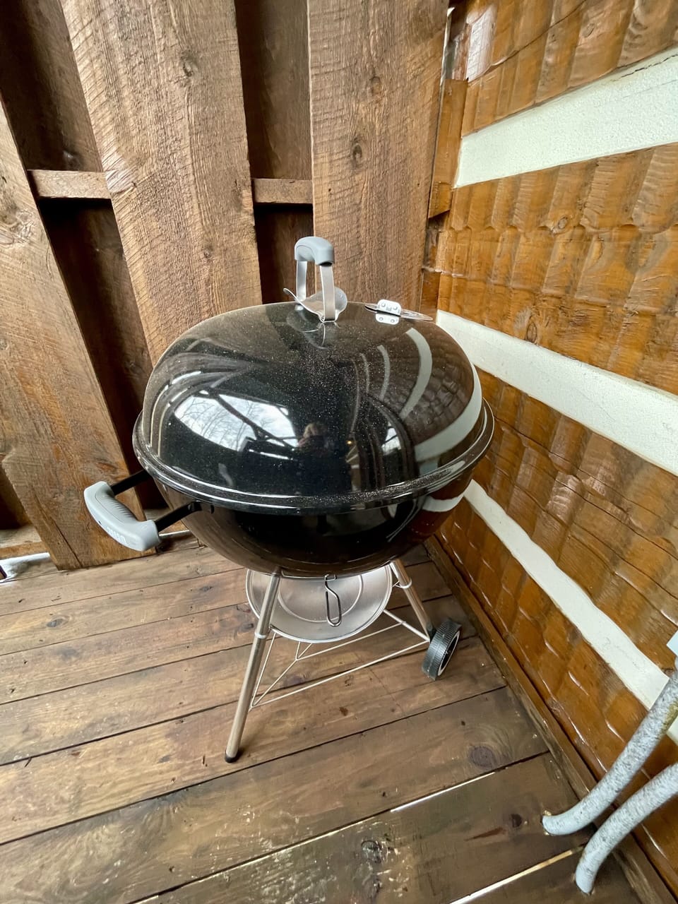 Knotty Pine - Weber Charcoal Grill for guests