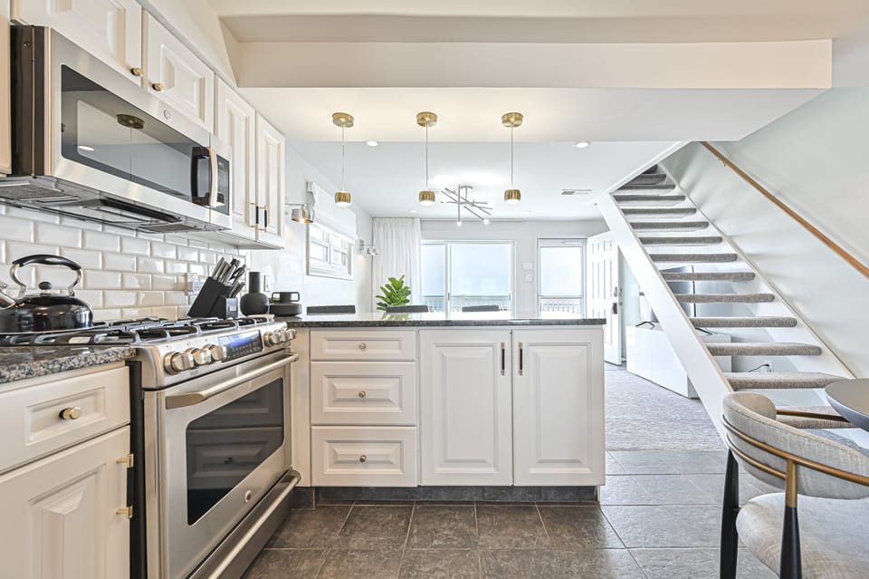 Fully equipped and stocked kitchen with "ocean views". Pots/pans, Keurig station