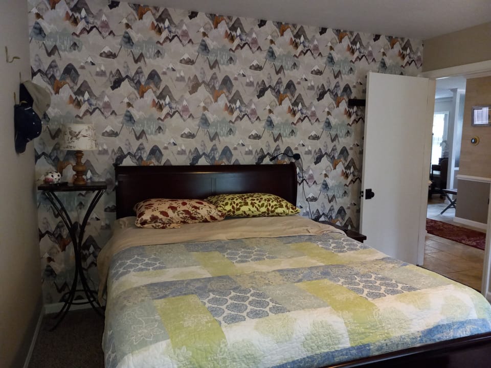 Master Bedroom-Queen Bed