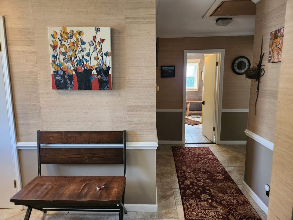 Hall to Bedrooms & Full Bath