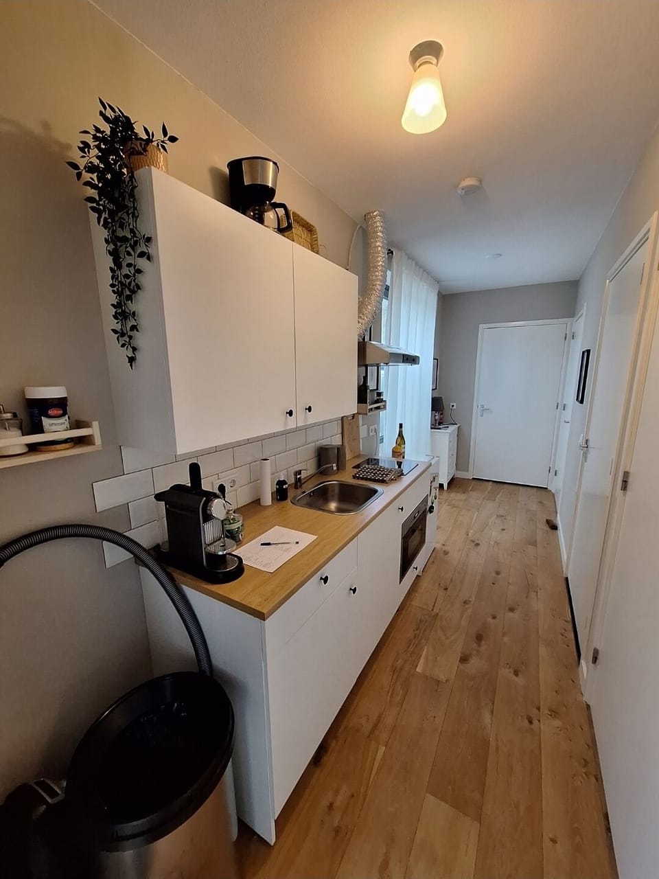 Keuken. De keuken is niet geschikt om volledige maaltijden te bereiden. 