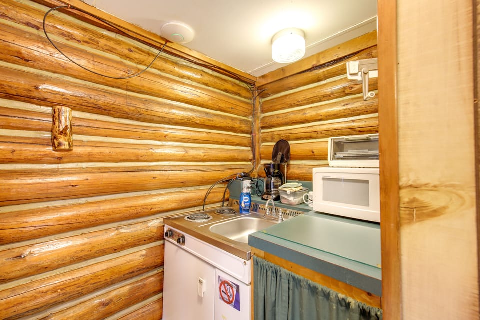 Kitchenette | 2-Burner Stovetop | Microwave | Toaster Oven | Dishware & Flatware