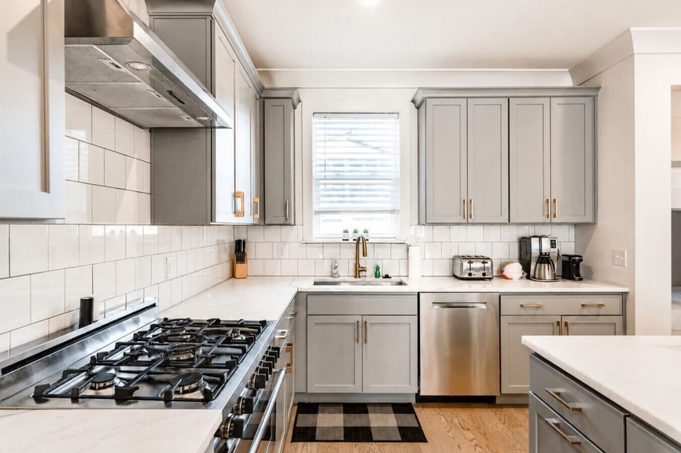 1016 Wedgewood - Kitchen