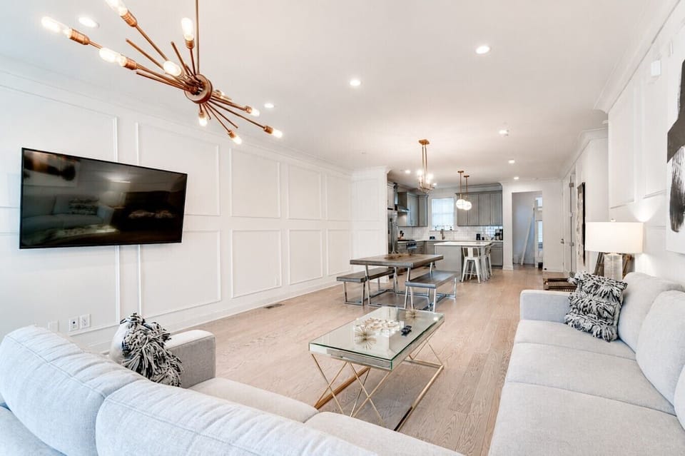 1016 Wedgewood- Living Room