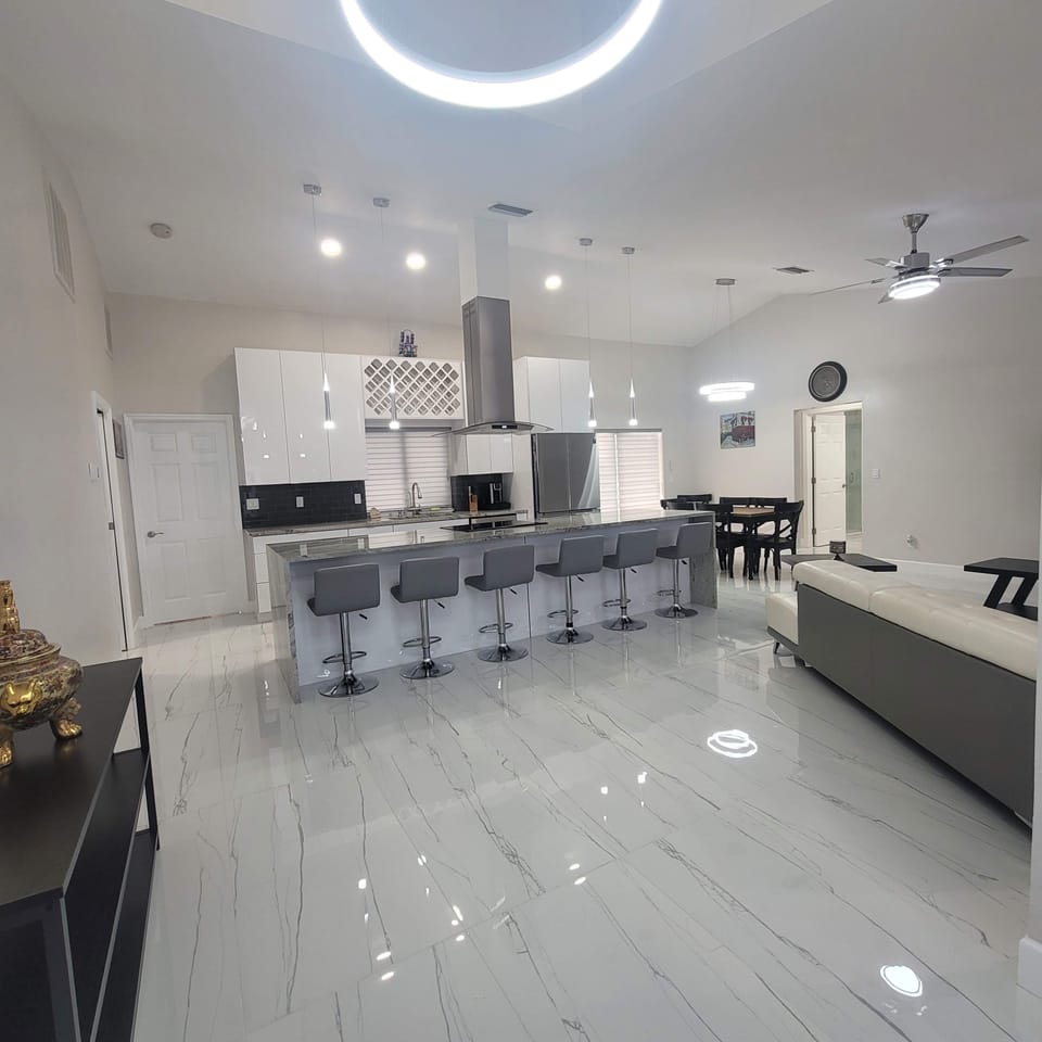 Foyer and Kitchen / Breakfast area