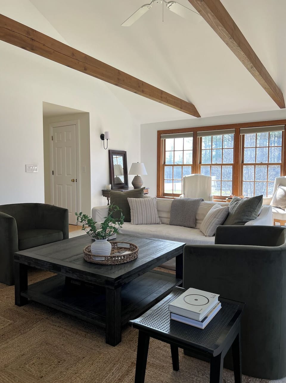 Large TV with Apple TV, board games with both AC and heating.