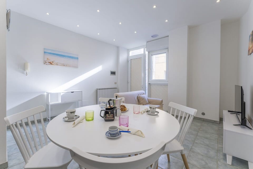 Autumn, Dining Room, Spring, Summer