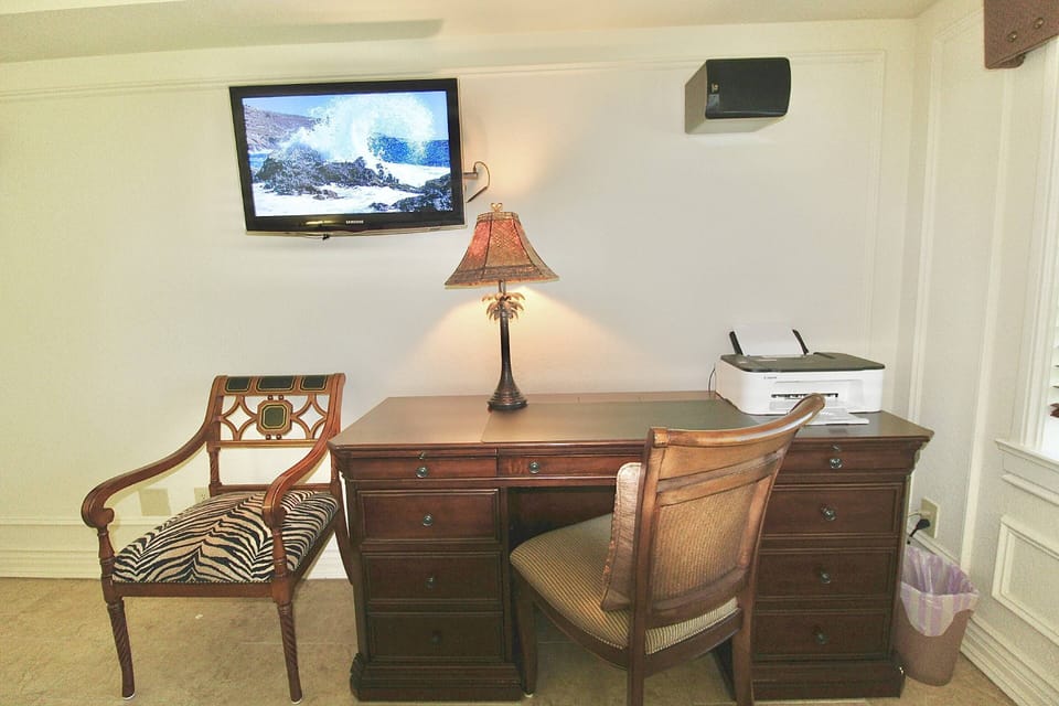 Bedroom 2 offers business travelers a large desk and printer.